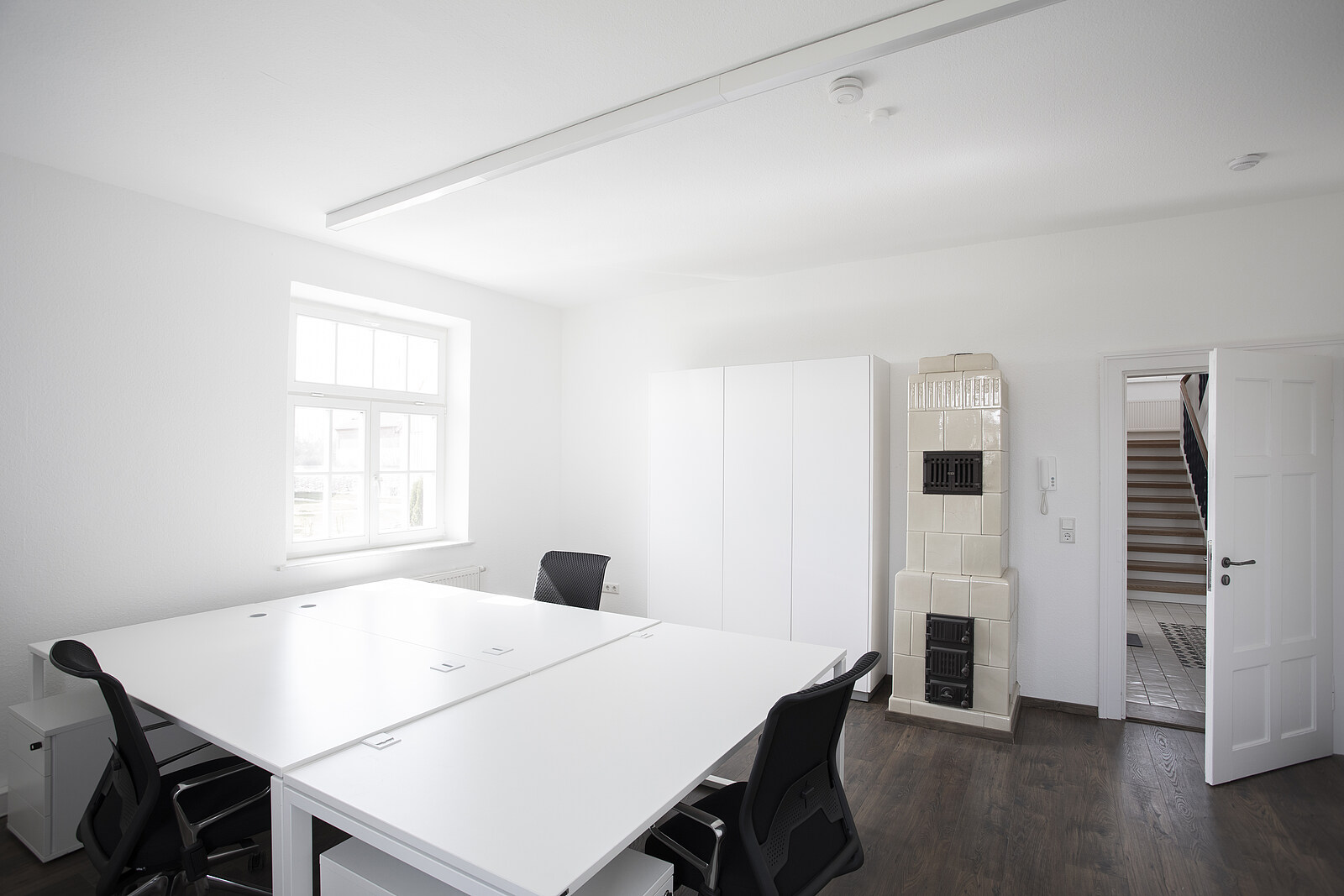 Zimmer Kanzlei Mitarbeiter Tisch 